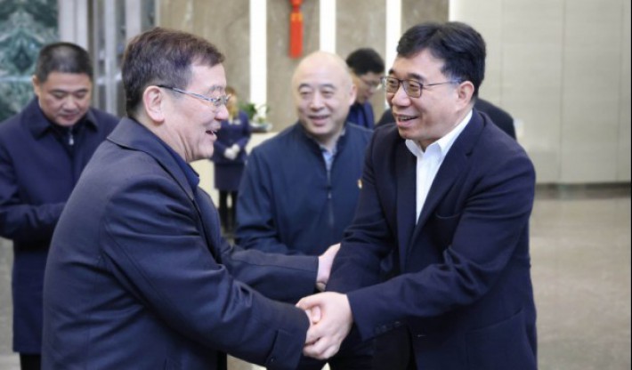 中央统战部副部长，全国工商联党组书记、常务副主席徐乐江