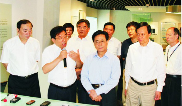 曾任中央书记处书记赵洪祝（时任浙江省委书记）；中央政治局委员黄坤明（时任荆门市委书记）